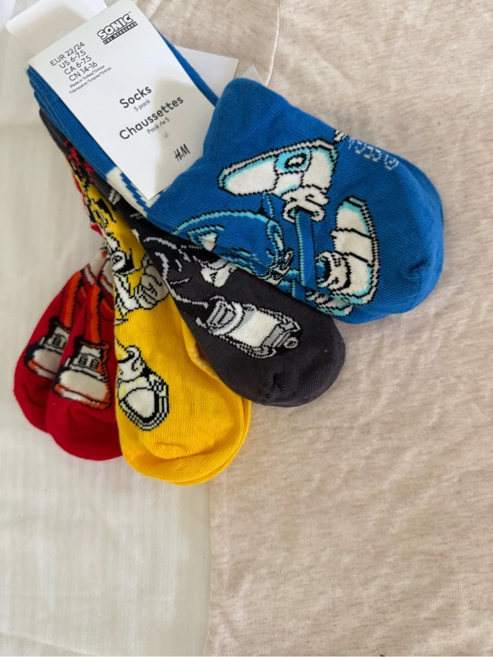 New boys Sz 7.5 Sonic the Hedgehog shoes, shirt, socks